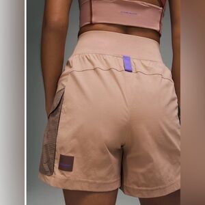Lululemon Multi-Pocket Cargo High-Rise Hiking Short 5"